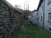 21 Proseguiamo su vecchia mulattiera a sx